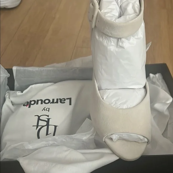 NWT Deena By Larroudé Wedge Sandal In Mushroom Grey Suede 6.5 - Picture 6 of 7